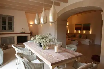 Image de maison de ville confortable et exclusive avec piscine dans la destination tendance de Majorque