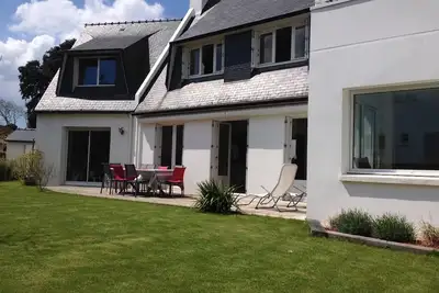 Image de Grande Villa Confortable au Coeur du Village Ile Tudy Historique, à 50m la Plage