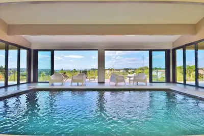 Image de Uzès Centre: Superbe propriété de 275 m² avec piscine chauffée et jardin