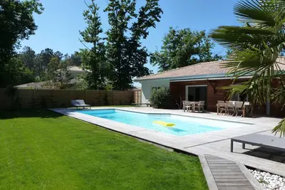 Image de Villa grand standing - piscine chauffée de 12 x 5 mètres