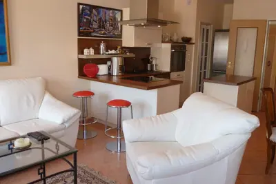 Image de 5 min du lac thermal, gr. 3 chambres Appartement avec terrasse de 20 m² sur le toit, climatisation, internet,