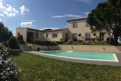 Image de Grande Villa Piscine! Proche de la ville, du lac et de la cité médiévale. . .
