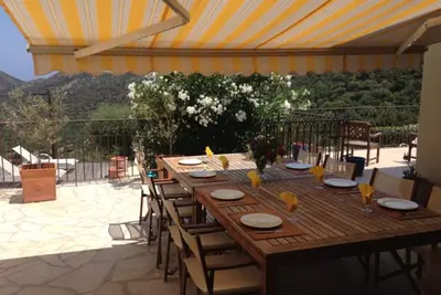 Image de Très belle villa, piscine avec une magnifique vue sur mer et montagne