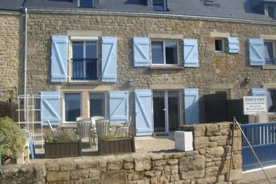 Maison bretonne située dans un authentique village breton de bord de mer