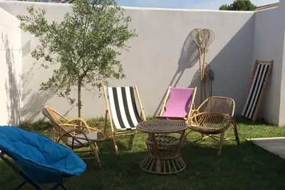 Image de Presqu'ile dans l'île, Jolie maison, jardin clos et garage, centre ville 4 pers