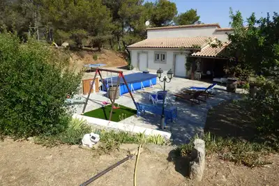 Image de Agréable Villa dans garrigue avec pinède et piscine