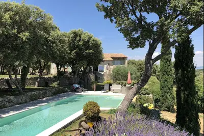 Image de Mas en pierre avec vue exceptionnelle sur le Grand Luberon 4 * office tourisme