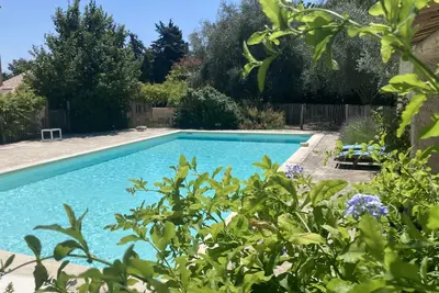 Image de Jolie maison de famille à la campagne, jardin arboré et grande piscine privative