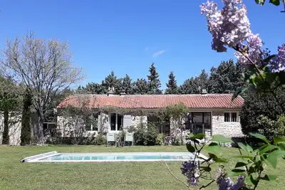 Image de Maison en pierre, entièrement climatisée avec piscine privée et jardin clos