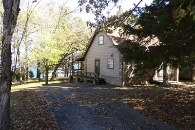 Image de Shady Rock 1 - Lakefront avec une promenade facile vers le lac. Marchez jusqu'à la piscine!