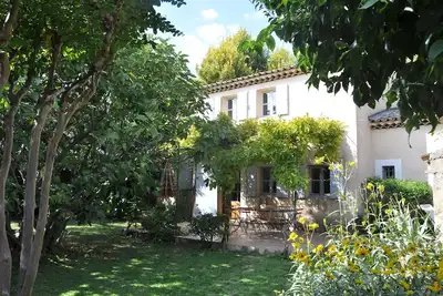 Image de Au coeur du village : 3 petites maisons indépendantes, avec jardin et parking