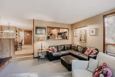 Image de Snowater Condo # 41 - Un condo spacieux avec sauna privé et sa baignoire!