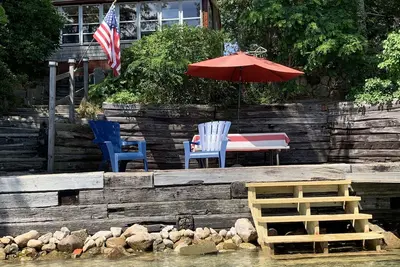 Image de Lakefront Cottage avec plage privée et Dock