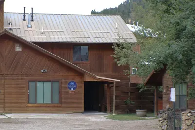 Image de Spa privatif, Maison de luxe, Nouveaux appareils électroménagers, Cour arrière clôturée
