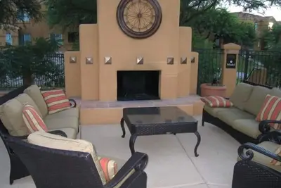 Image de Luxe Foothills Condominium