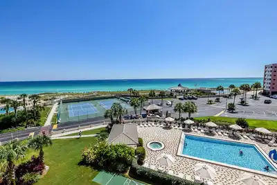 Image de The Islander # 504, magnifiquement décoré, condo Gulfront! Vues incroyables sur le golfe!