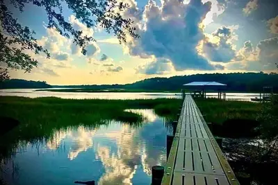 Image de Bord de l'eau à domicile avec quai près de Charleston, S. C.