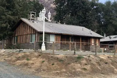 Image de Maison de ranch rustique situé à 1/2 mile de la ville