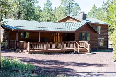 Image de *** Cabine Cosy Mignon Dans Les Pines *** Ami Animal De Compagnie ** Cour clôturée ***