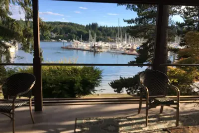 Image de Eagle Harbor Waterfront Home - Nouveau!