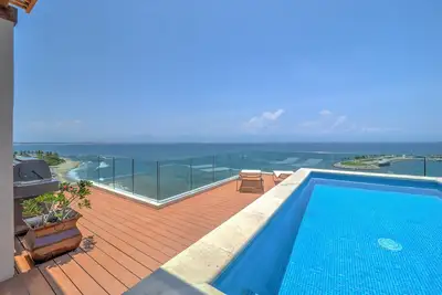Image de Luxueux penthouse en bord de mer! Vue panoramique, plage de sable blanc, piscine privée