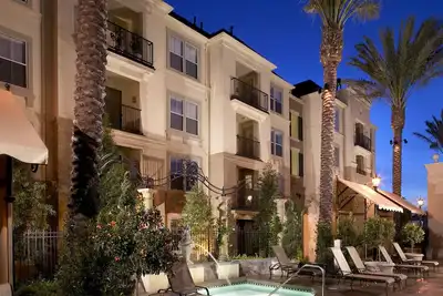 Image de Un condo luxueux complexe de style au cœur de Irvine