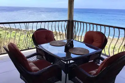Image de Emplacement avec des vues spectaculaires et six minutes à pied de la plage! ! !