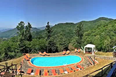 Image de Magnifique Appartement Dans Villa Eleonora, avec piscine et entouré de montagnes