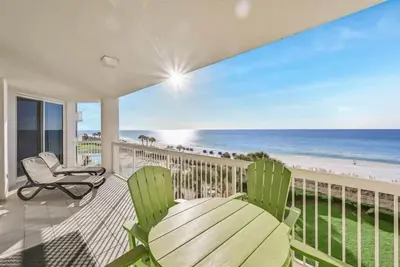 Image de Front du Golfe avec des vues et couchers de soleil incroyables! Accès à la piscine et à la plage de Silver Beach Towers