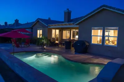 Image de Walk to Caochella, Belle maison sur le terrain de golf, piscine privée, pour 10 personnes