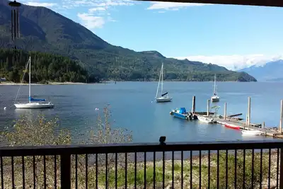 Image de Au bord de lac Kootenay en Colombie-Britannique