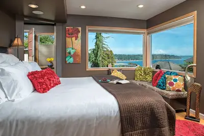Image de Cottage avec Puget Sound, Mount Rainier, & Vues olympiques