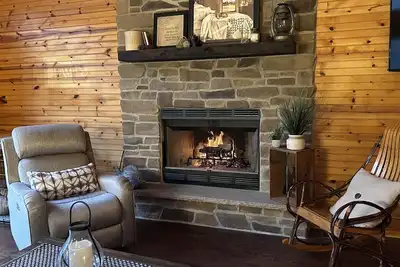 Image de Maison riveraine unique et construite sur mesure, rénovée et agrandie en 2019!