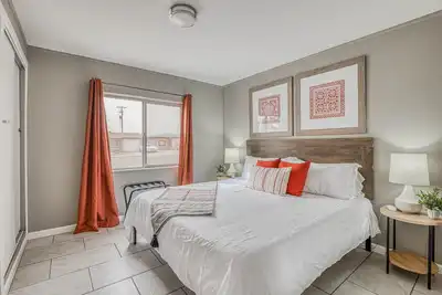 Image de Haven Hideaway by the Airport avec RÉFRIGÉRATION et SÉCURITÉ