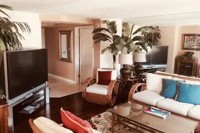 Image de Élégant Windsor Waikiki Condo