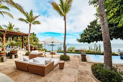 Image de Spectaculaire Ocean Front Villa dans le complexe le plus exclusif et privé du Mexique