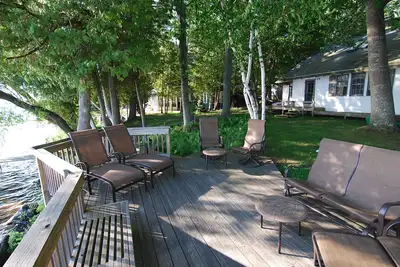 Image de Torch Lake Cottage Lakefront exceptionnelle
