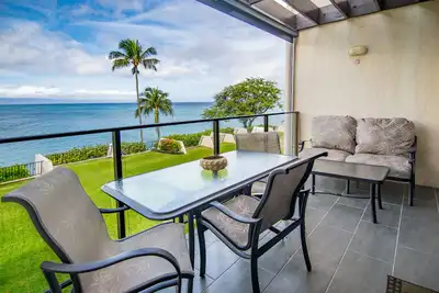 Image de Condo en bord de mer luxueux et de bon goût!