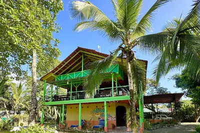 Image de 4br / 4ba Jungle Oasis + 15 lits. Parfait pour les grands groupes.