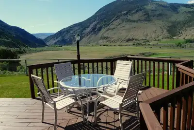 Image de Superbes vues et couchers de soleil surplombant la rivière Yellowstone - 18 km. à Yellowstone!