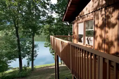 Image de Chalet # 3 Smith Mtn Lake. Vues / Bord de l'eau / Sans animaux / Aucune crique de sillage / Dock