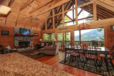 Cabine récemment rénovée à deux milles du parc national de Great Smoky Mountain!
