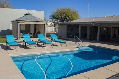 Image de Réveillez-vous au bord du lac! Piscine chaufee.