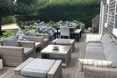 Image de Maison contemporaine à distance de marche de la plage et du village