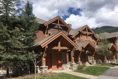 Image de Belle marche arrière sur Toby Creek - Riverbend Townhouse - 2 lits, 2bath