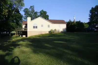 Image de Cadre rural au milieu d'une petite ville historique pittoresque avec de nombreuses activités