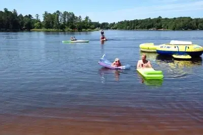 Image de Cabine spacieuse, sur la baie du lac Nokomis