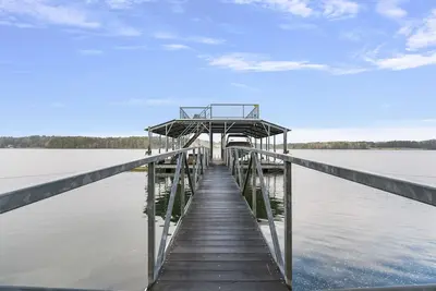 Image de Belle Lake Home, quai privé de 2 étages