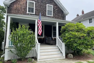 Image de Jamestown, In-Town Cottage