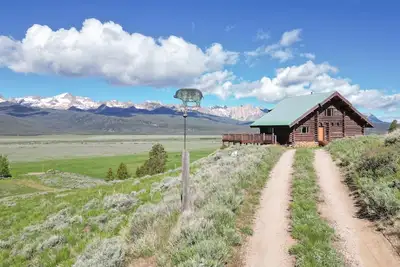 Image de Decker Peak Log Home - Vues panoramiques sur les montagnes en dents de scie!